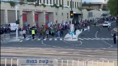 עם צמיגים ואבוקות | מפגינים נגד הממשלה חסמו את ירושלים
