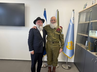 הרב יונתן מרקוביץ רב העיר קייב, בביקור במחנה "שורה" בישראל