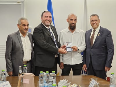 הפועל הערבי חירף את נפשו ופרץ למבנה בוער - עשרות נערות ניצלו