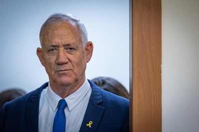 פרסום ראשון: חבר המועצת של ש"ס בפגישה בארבע עיניים עם בני גנץ
