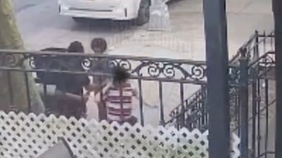 זעזוע בשכונה החרדית: ילד הותקף באכזריות רבה ברחוב ללא כל סיבה