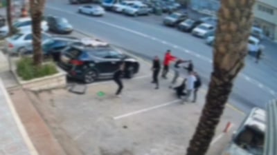 משאית חסמה את החנייה והאחים התנפלו באכזריות: "אעשה לכם חורים בראש"