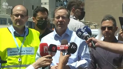 נשיא המדינה בזירת הנפילה בסורוקה: "צריך להכות בראש הנחש בטהרן"