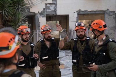 כוחות פיקוד העורף בזירת הנפילה בבאר שבע