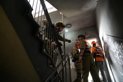 כוחות פיקוד העורף בזירת נפילה בבאר שבע