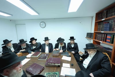 ראשי איגוד הסמינרים אצל הגרמ"ה הירש. אילוסטרציה