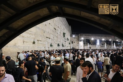 ליל תשעה באב ברחבת הכותל המערבי
