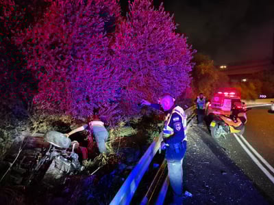 מונית התהפכה ליד נתב"ג: הנוסעים חולצו אחרי זמן רב ופונו לאשפוז