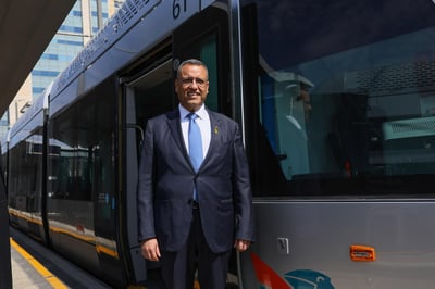 ר"ע משה ליאון, ע"י הרכבת הקלה