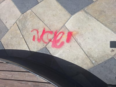 החשוד שפגע באבני הכותל ממשיך: נתפס מרסס בתחנת הרכבת הקלה
