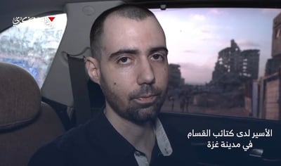 אם החטוף חושפת: בני נמצא מעל הקרקע בעיר עזה, משמש כמגן אנושי