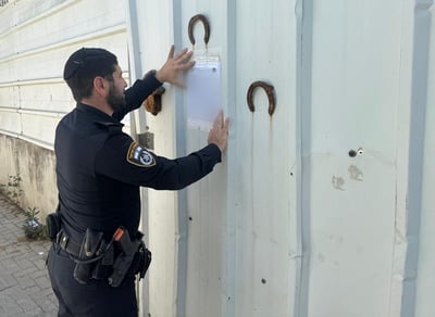 המשטרה סגרה מתחם קראוונים בבני ברק שהלין שלושה שבחי"ם