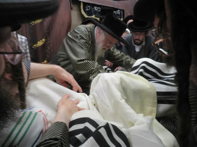 האדמו"ר מתולדות אהרן בברכת כהנים בבית שמש