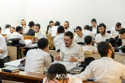 עם טביעת אצבע בכניסה לחדר אוכל: כך תלמידי חב"ד מישראל פתחו שנה בניו יורק