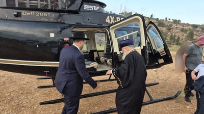 ממשיך את מסורת מרן זצ"ל | הראשון לציון המריא בהליקופטר לעצרות הימים הנוראים