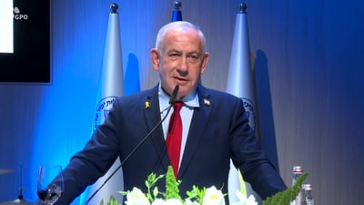 נתניהו פנה לעובדי המוסד ושאל: "יש לכם ביפרים פה?" | נאום רה"מ בהרמת כוסית
