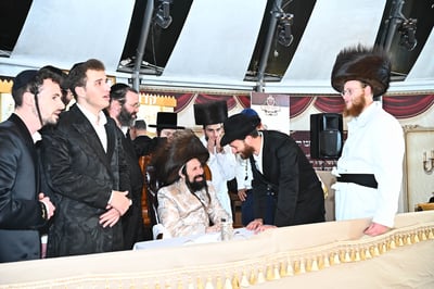 מוצאי ראש השנה בחצה"ק מעז'בוז