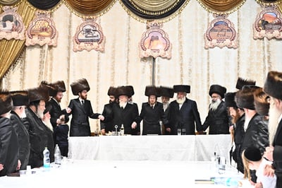 האדמו"ר מסאדיגורה בטיש חוה"מ סוכות