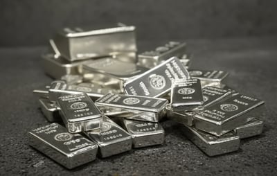 שווה זהב: הכסף מזנק לשיא של 45 שנה - מה קרה ולמה זה חשוב?