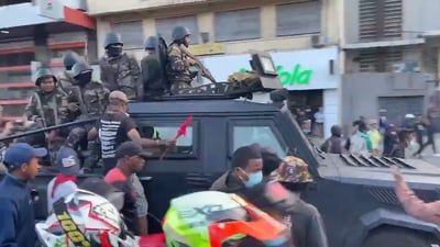 ההפיכה הושלמה: לאחר שבועיים של הפגנות צעירים - הצבא לקח את השלטון לידיים 