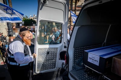 "שנתיים שאני לא נושמת": המונים בהלוויית החלל החטוף יוסי שרעבי הי"ד