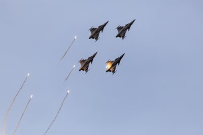 מטוס קרב משגר נורים, אילוסטרציה