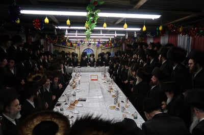 חג הסוכות ושמחת תורה בחצה"ק צאנז זוועהיל