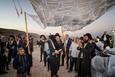 הכנסת ספר תורה במאחז מצפה לאה בבנימין