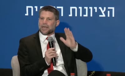 בזמן ביקור האמריקנים | השר  סמוטריץ' מזלזל בסעודים: "שימשיכו לרכב על גמלים במדבר" 