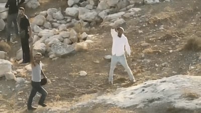 עשרות ערבים תקפו במהלך השבת את המתיישבים בבנימין; שני יהודים נפצעו