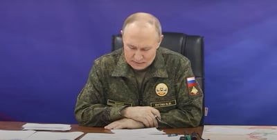 במדי הסוואה  - פוטין מכריז על הטיל