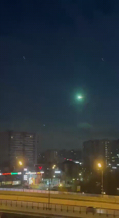 כדור אש ירוק ומסתורי ריחף מעל מוסקבה |  צפו בתיעוד המרהיב