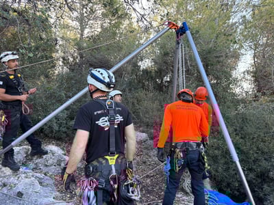 אחרי חיפושים נרחבים: הילד הנעדר נמצא בתוך בור בעומק 7 מטר | צפו