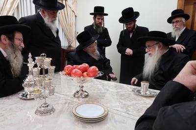 האדמו"ר מצאנז בביקור אצל האדמו"ר מסלונים