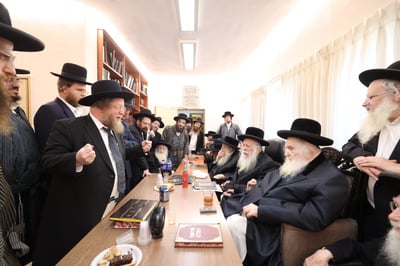 הגרש"ב סורוצקין נועד עם חברי העדה