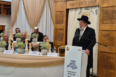 אות חיים והשם שנחשף: הרב הראשי סיפר על ניסי משפחות החטופים בהילולת רחל אמנו | צפו