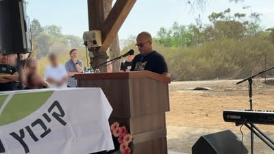 בנו של החטוף בהלוויה הכאובה: "לא תהיה כפרה, אנחנו לא נסתפק בסיסמאות"