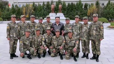 קים ג'ונג-און בחן את יחידת העילית שנלחמת לצד רוסיה | צפו