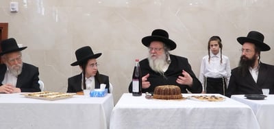 הגר"ש אלתר בטיש לחיים לאחר התפילה