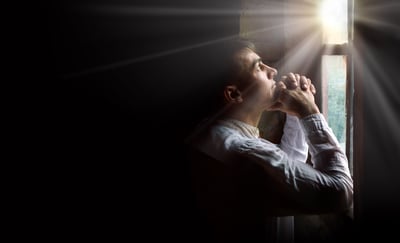 לראות את אור האמונה, גם בשעות הקושי