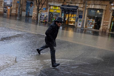 התחזית: צפי לגשם מקומי - ואז התחממות עד לכדי שרב