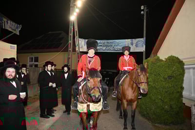 מעמד הכנסת ספר תורה בעיירת דארג