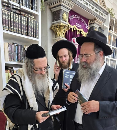 המשפיע החסידי רבי נחמן 'נחת' בכפר חב"ד וחילק ברכות לתושבים