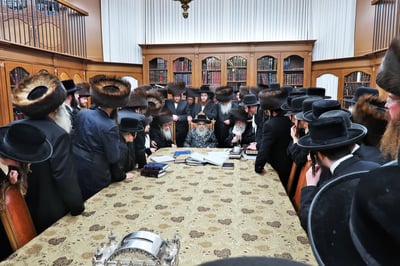 האדמו"רים מספינקא וראחוב בביקור אצל האדמו"ר מסאטמר