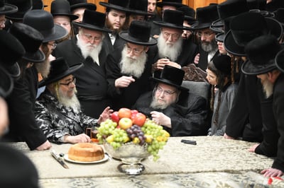 האדמו"ר מסאטמר בביקור אצל האדמו"ר מבעלזא