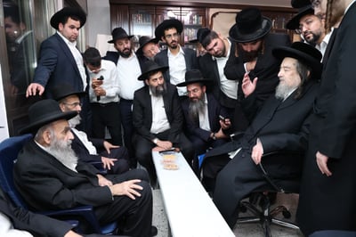 ניחום אבלים אצל הגר"מ צדקה