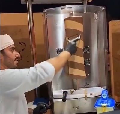 שווארמה… משוקולד? דובאי שוב משגעת את עולם הקולינריה | צפו