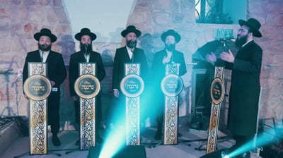 מקהלת "נרננה" בשיר לכבוד שמחת בית גור