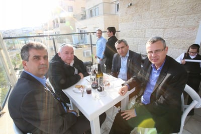 בכירי הליכוד באירוע הכנסת ס"ת בביתו של יוסי רוזנבוים 