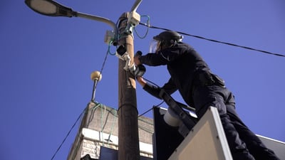 השוטרים מסירים את המצלמות בכפר כנא